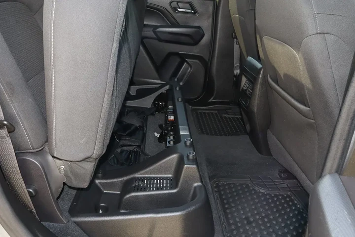 $30988 : 2023 Colorado 2WD Crew Cab LT image 9