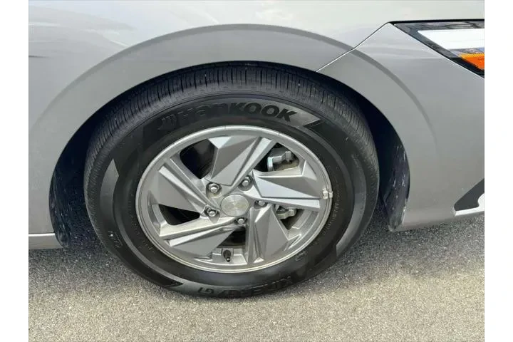 $17998 : Hyundai ELANTRA 2024 SE 4dr image 10