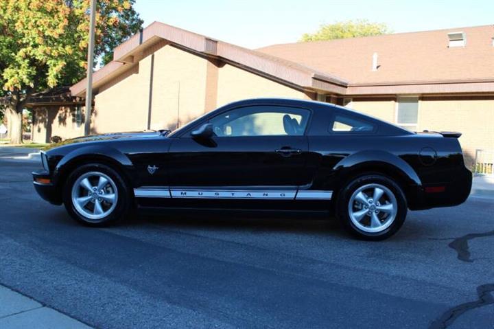 $16775 : 2009  Mustang V6 Premium image 4