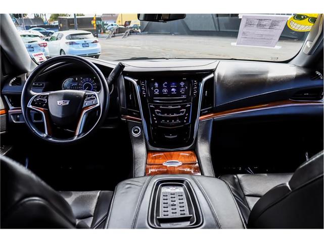 2017 Cadillac Escalade ESV image 3
