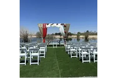 Fiestas frente a el Lago en San Bernardino