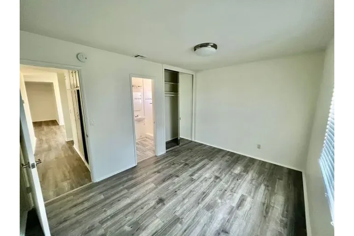 $2000 : Casa totalmente remodelada image 7
