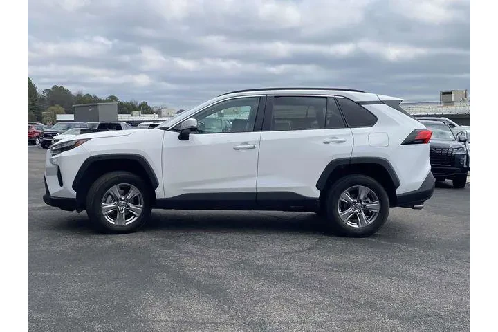 $26490 : Toyota RAV4 2024 XLE 4dr SUV image 7