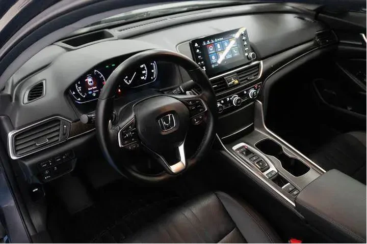 $26996 : Honda Accord 2020 Touring 4d image 3