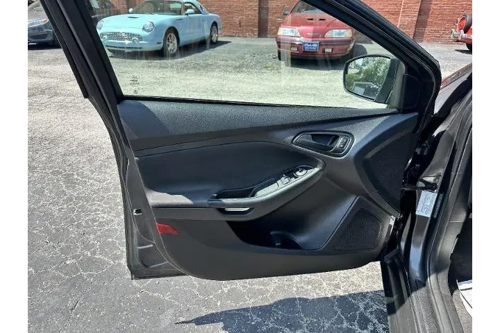 $8395 : Ford Focus 2015 S 4dr Sedan image 9