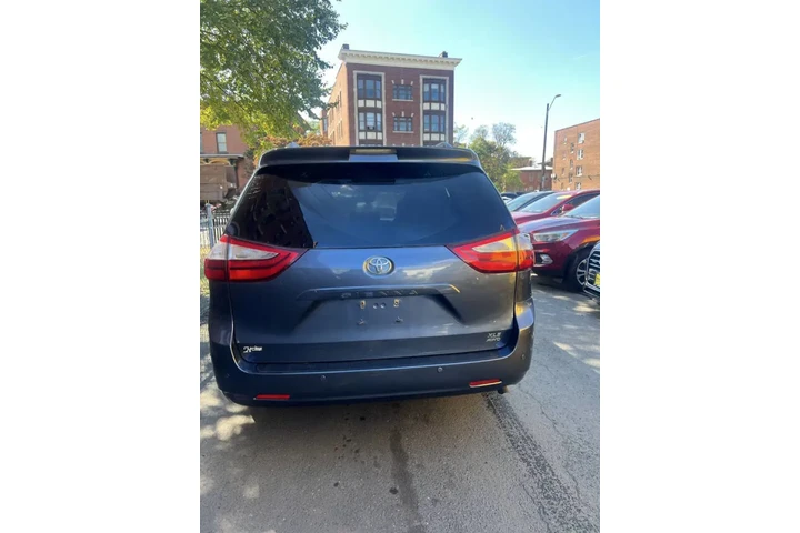 $15999 : 2015 Sienna XLE 7-Passenger image 4