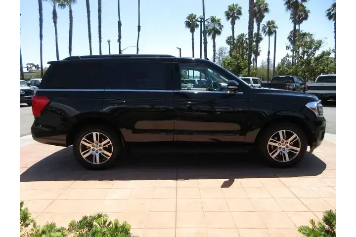 $39466 : Ford Expedition 2024 4x2 XLT image 5