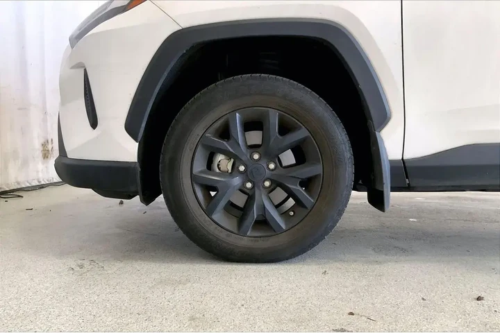 $25901 : Toyota RAV4 2023 LE 4dr SUV image 6
