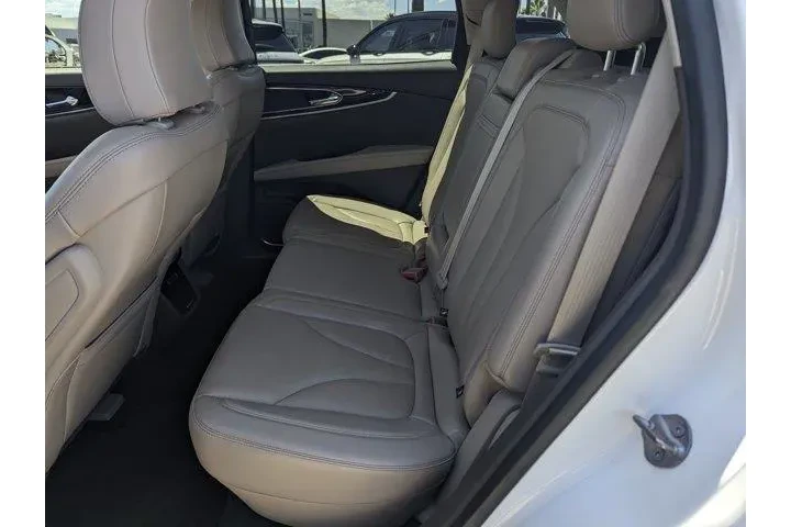 $29995 : Lincoln Nautilus 2022 AWD Re image 8