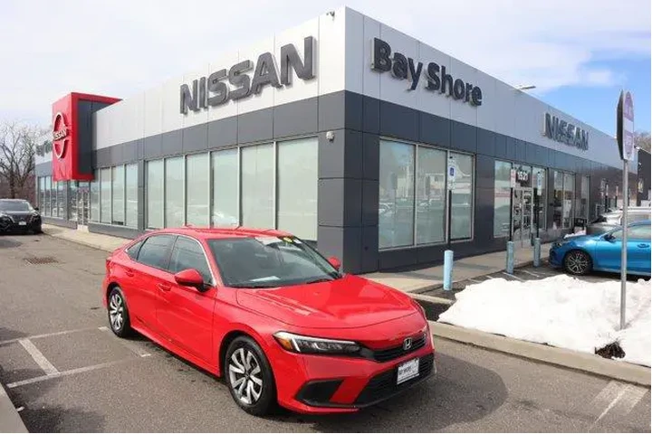 $19594 : Honda Civic 2024 LX 4dr Seda image 1