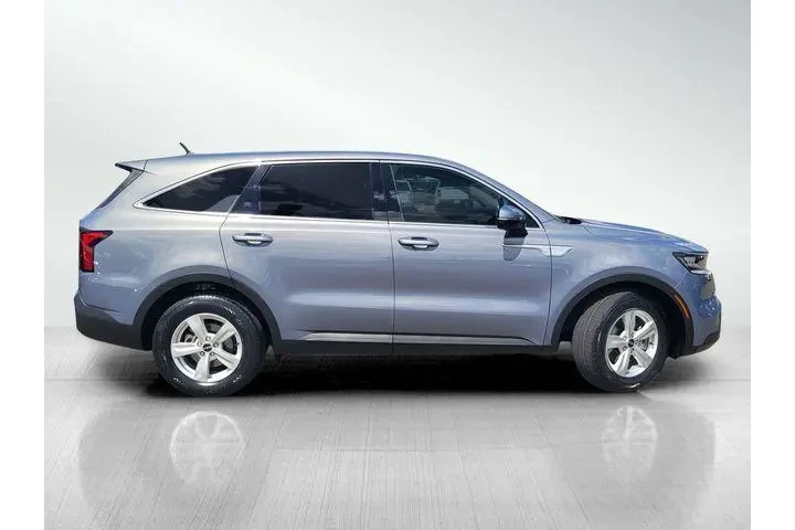 $24704 : Kia Sorento 2023 LX 4dr SUV image 3