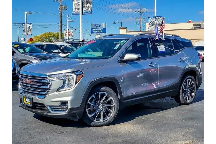 $25850 : GMC Terrain 2023 SLT 4dr SUV image 1