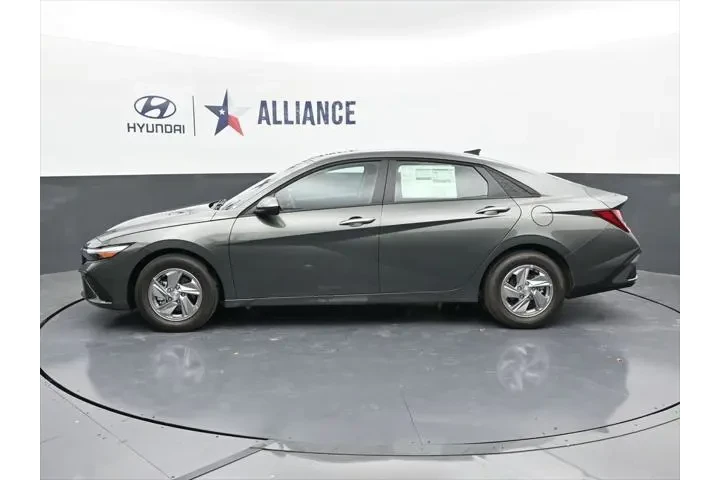 $20945 : Hyundai ELANTRA 2025 SE 4dr image 3