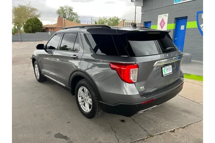 2022 Explorer XLT image 7