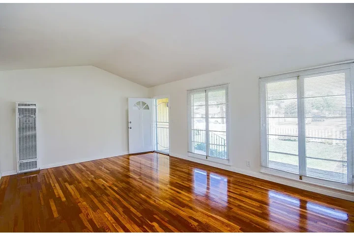 $1000 : Home Rent .. Orange, CA image 7