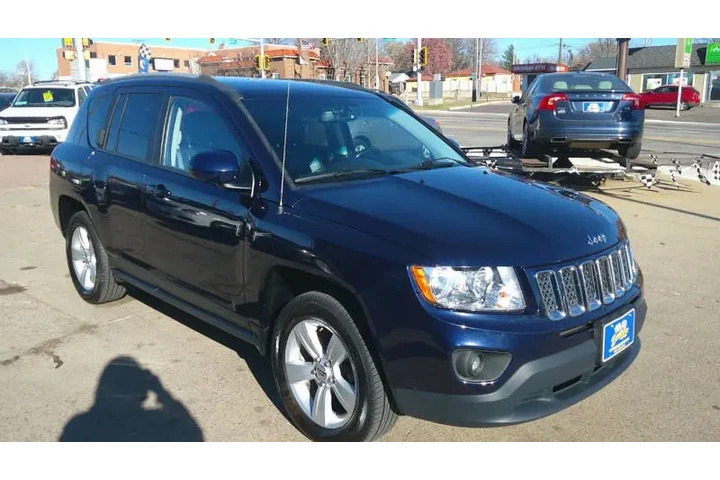 $10999 : 2017 Compass Latitude image 5