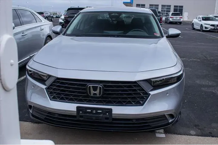 $29500 : Honda Accord Hybrid 2024 EX- image 2