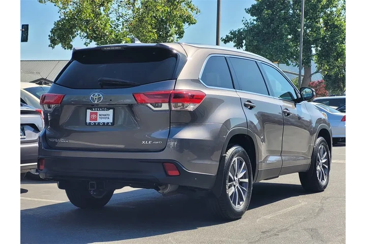 $25899 : Silver Certified2019 Highland image 5