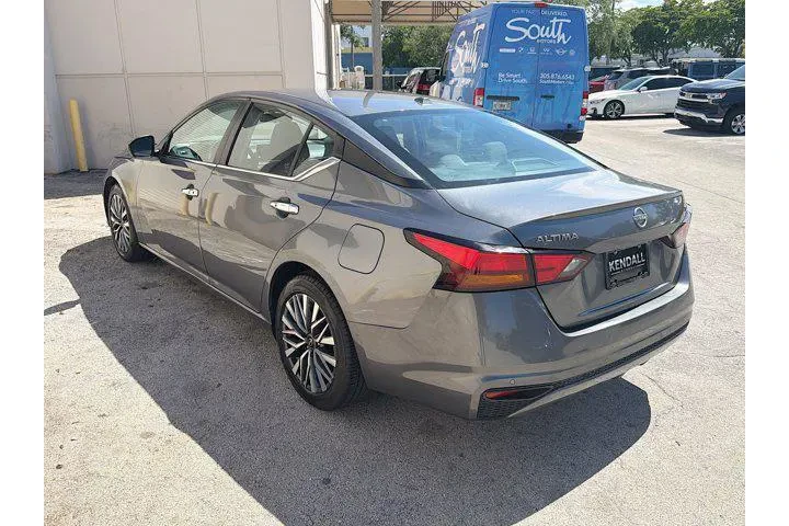 $14423 : Nissan Altima 2023 2.5 SV 4d image 4