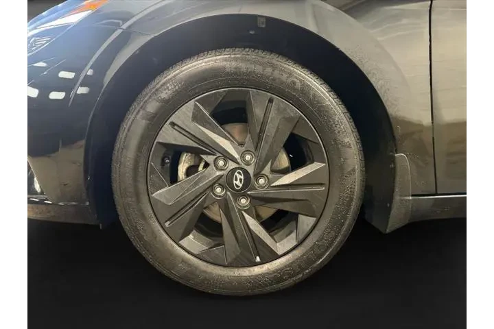 $18201 : Hyundai ELANTRA 2023 SEL 4dr image 10