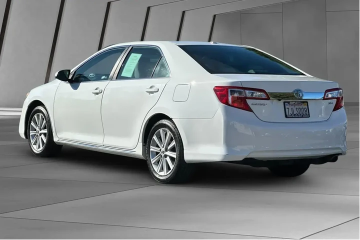 $14000 : Toyota Camry 2014 XLE 4dr Se image 10