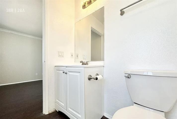 $1995 : 3-Bed 2-Bath Apartment in LA image 6