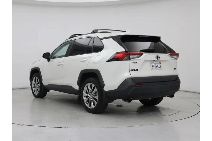 $26998 : Toyota RAV4 2021 XLE Premium image 2