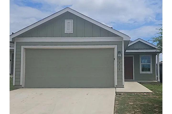 $845 : 3bd/2bat apartment image 1