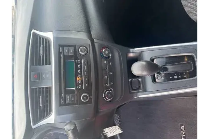 2017 Sentra SL image 8