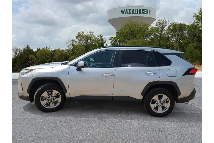 $28824 : Toyota RAV4 2024 AWD XLE 4dr image 3
