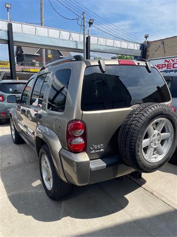 $5995 : 2005 Liberty Limited 4WD image 4