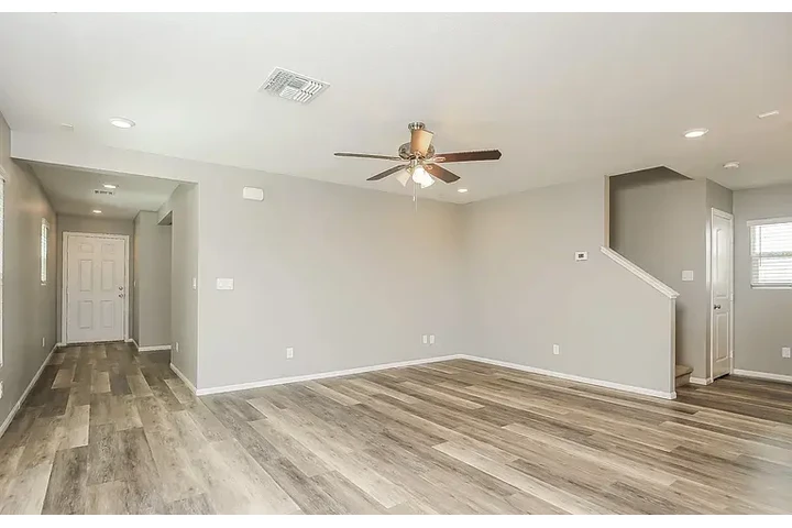$1600 : HOUSE FOR RENT IN LAS VEGAS image 6
