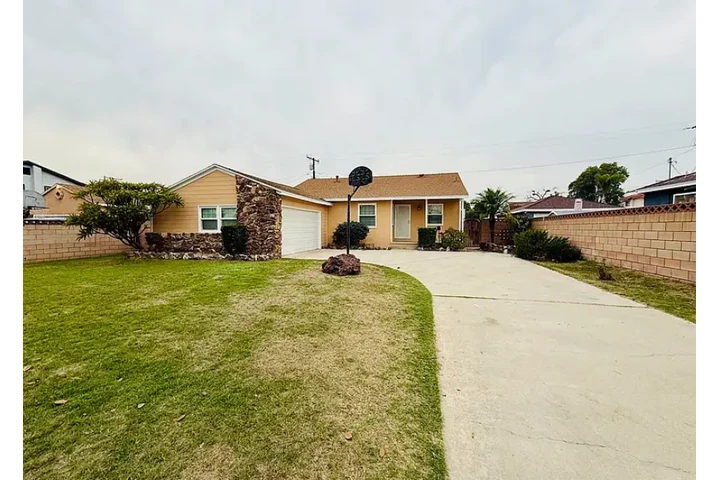 $2400 : Casa De Renta En West Covina image 1