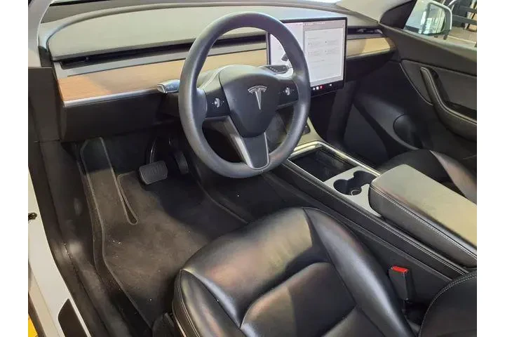 $25998 : Tesla Model Y 2022 AWD Long image 4