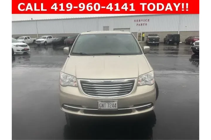 $7900 : Chrysler Town and Country 20 image 2