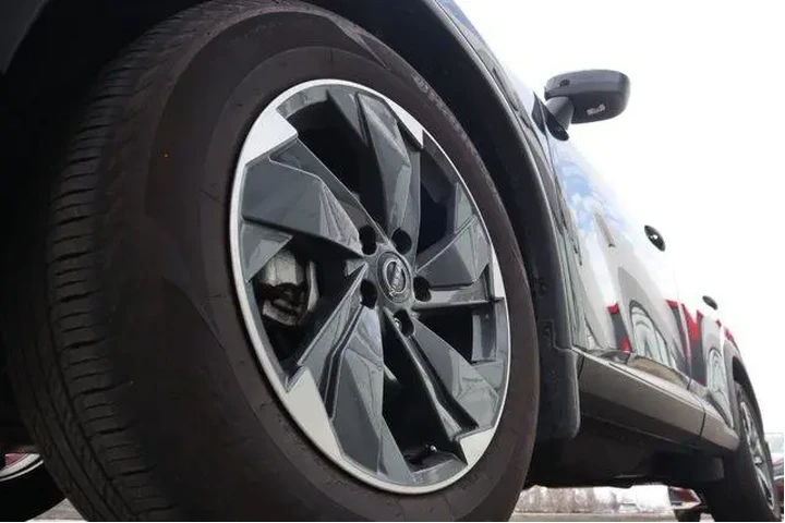 $23336 : Nissan Rogue 2025 AWD SV 4dr image 10