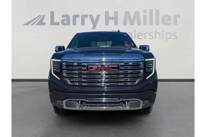 GMC Sierra 1500 2023 4x4 Den image 8