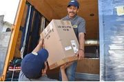 MOVING / MUDANZAS thumbnail