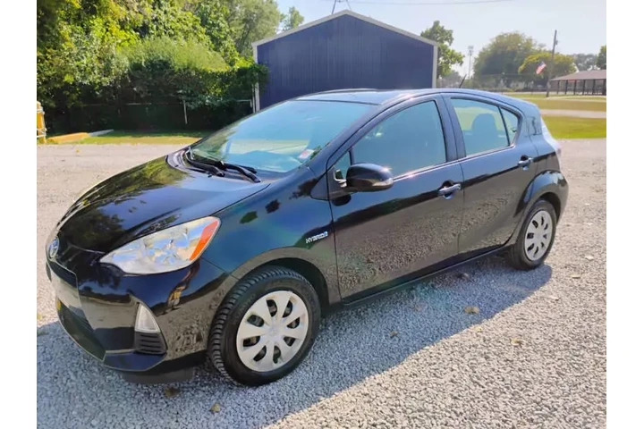 $7995 : 2014 Prius c Three image 4