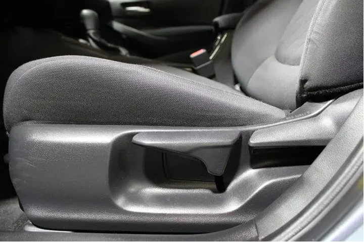 $18987 : Toyota Corolla 2021 LE 4dr S image 6