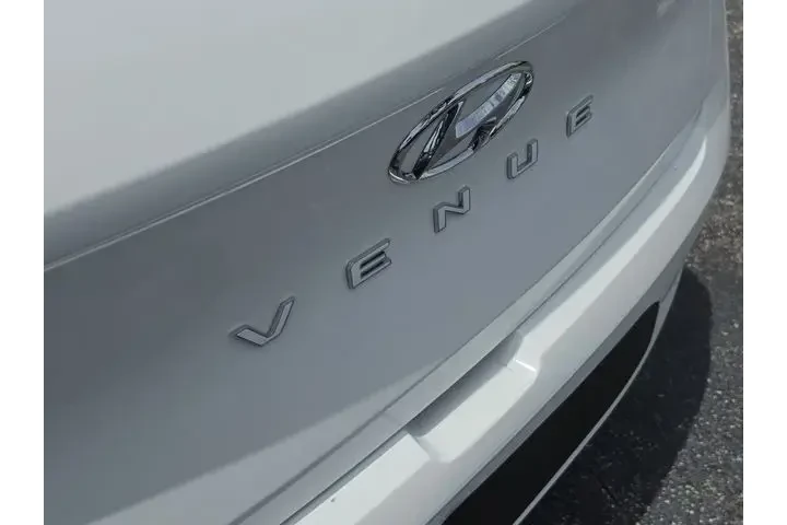 $19990 : Hyundai VENUE 2025 Limited 4 image 5