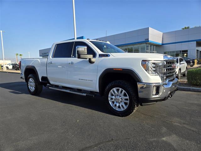 $57895 : Pre-Owned 2022 Sierra 2500HD image 1