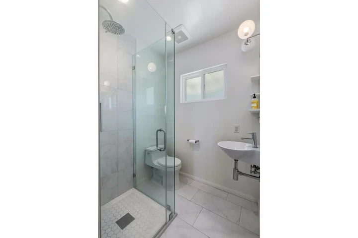 $2470 : 3 bedroom house in South Gate image 9