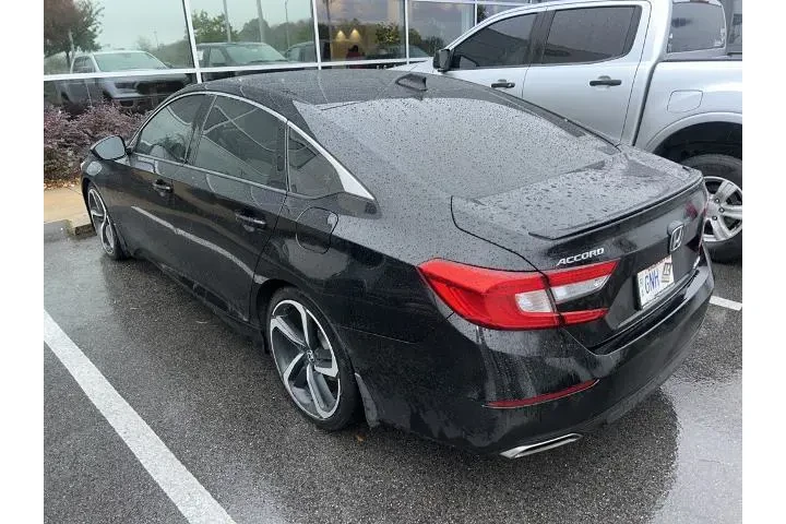 $13045 : Honda Accord 2018 Sport 4dr image 9