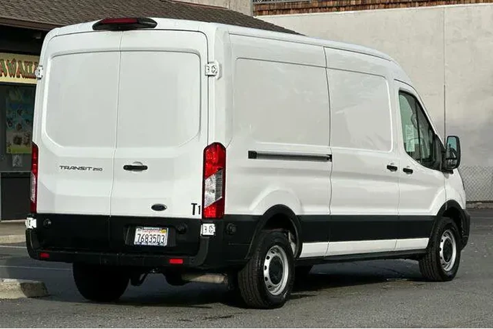 $33900 : Ford Transit 2020 250 3dr SW image 3