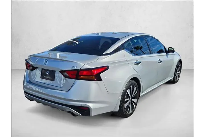 $13999 : Nissan Altima 2019 2.5 SV 4d image 5