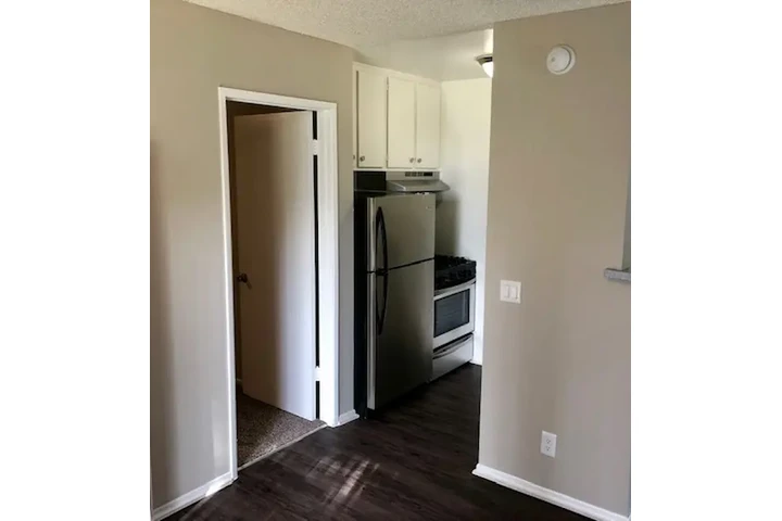 $2699 : HUGE 2BD - WESTERLY SHORES image 6