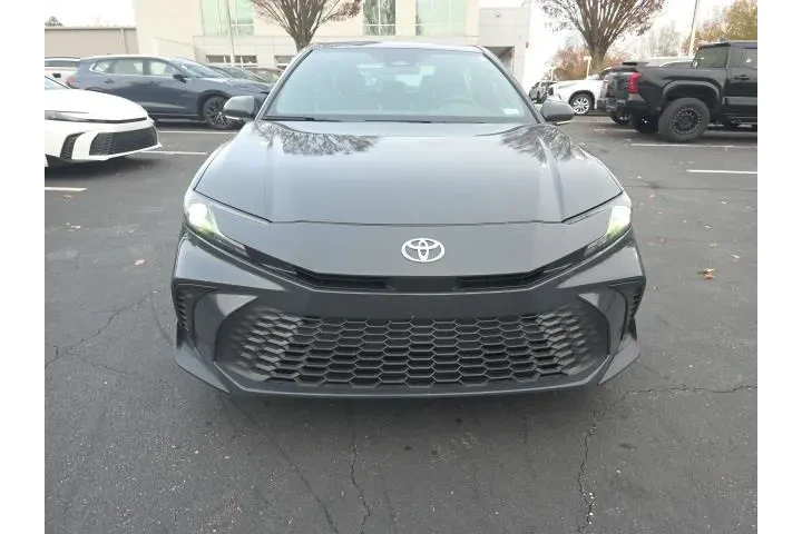 $28590 : Toyota Camry 2025 SE 4dr Sed image 2