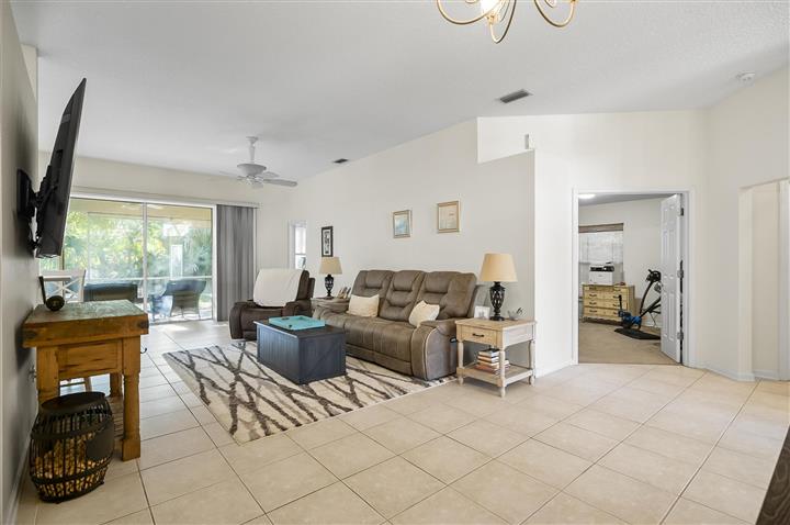 $419000 : 32 Shinnecock Dr, Palm Coast image 2