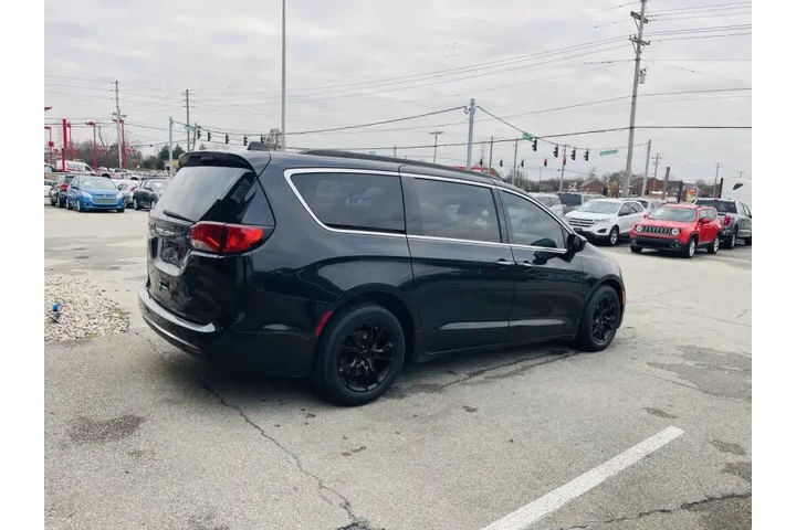 $9850 : 2017 Pacifica Touring Plus image 7